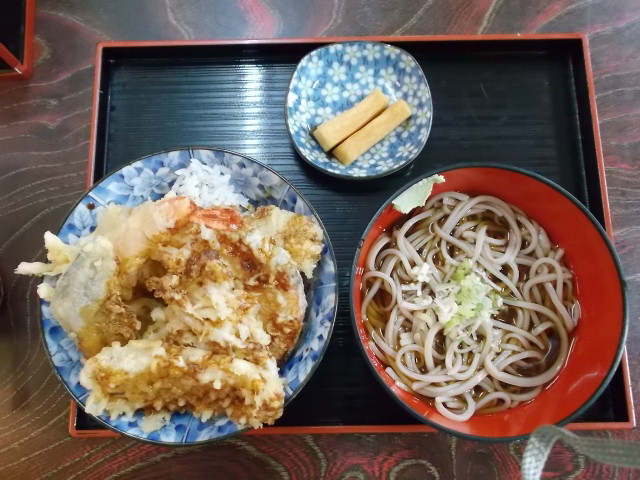 蕎麦屋でランチ_f0019498_23434.jpg