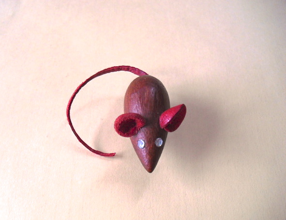 Teak Mouse Brooch_f0158009_5503813.jpg