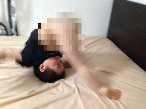 オムツを嫌がる_a0267942_18203885.jpg