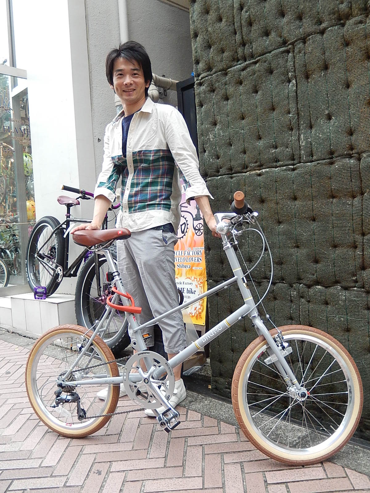 7月14日 渋谷 原宿 の自転車屋 FLAME bike前です_e0188759_121713.jpg