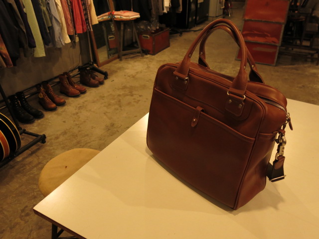 \"Der SAMMLER solo × TheThreeRobbers CHROMEXCEL SHOULDER BAG\"ってこんなこと。_c0140560_1195544.jpg
