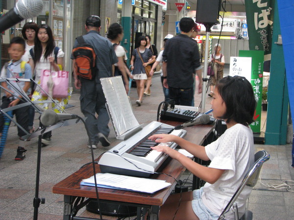 魚町商店街のコンサートが、祝福されました。！！！_b0161073_2324125.jpg