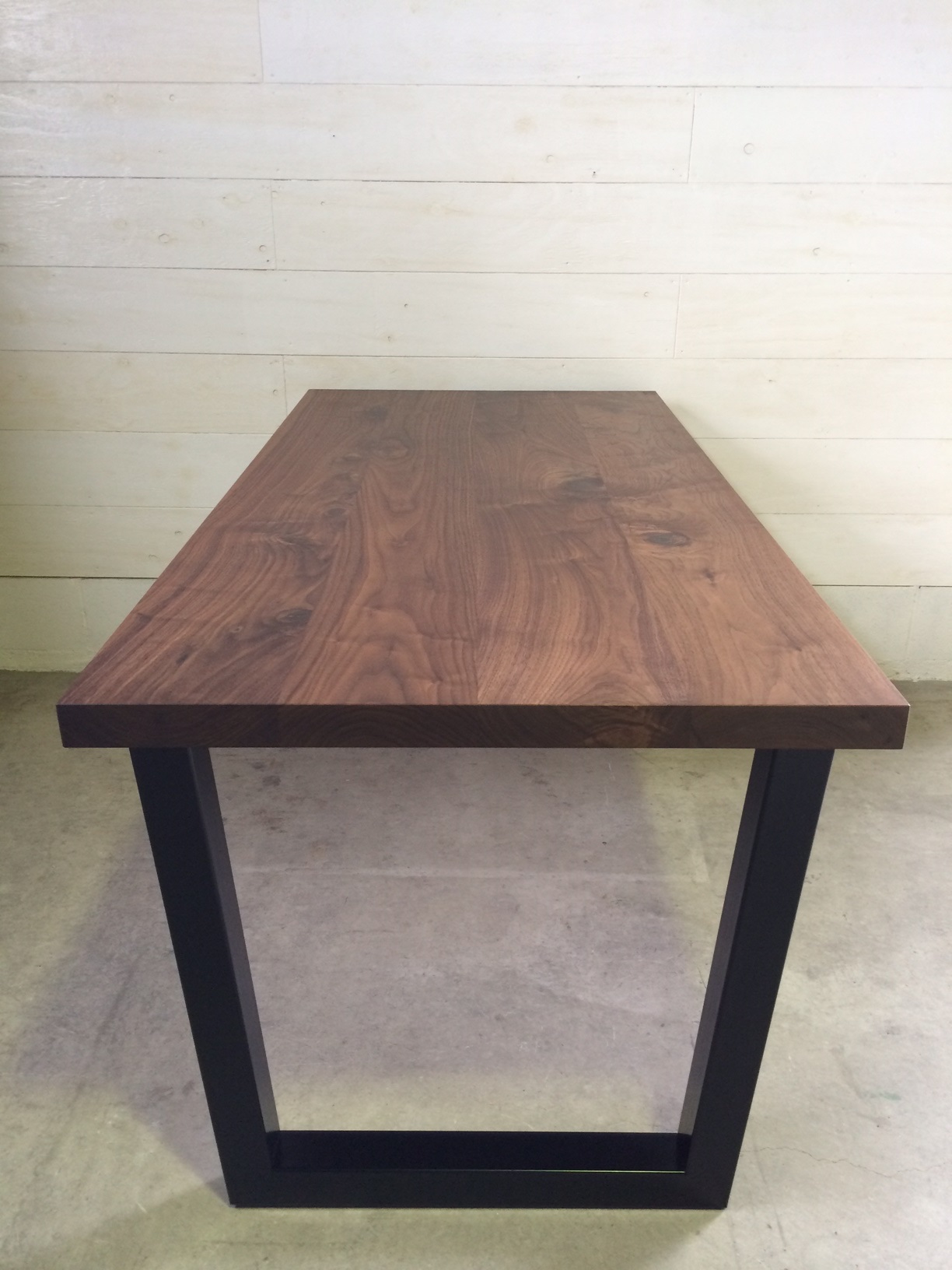 V DINING TABLE_c0146581_2242434.jpg