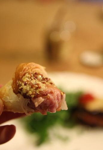 pig in blanket♡_b0142688_09004500.jpg