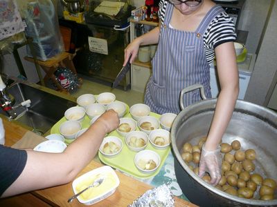 炊き出し訓練を実施しました。_a0154110_15465551.jpg