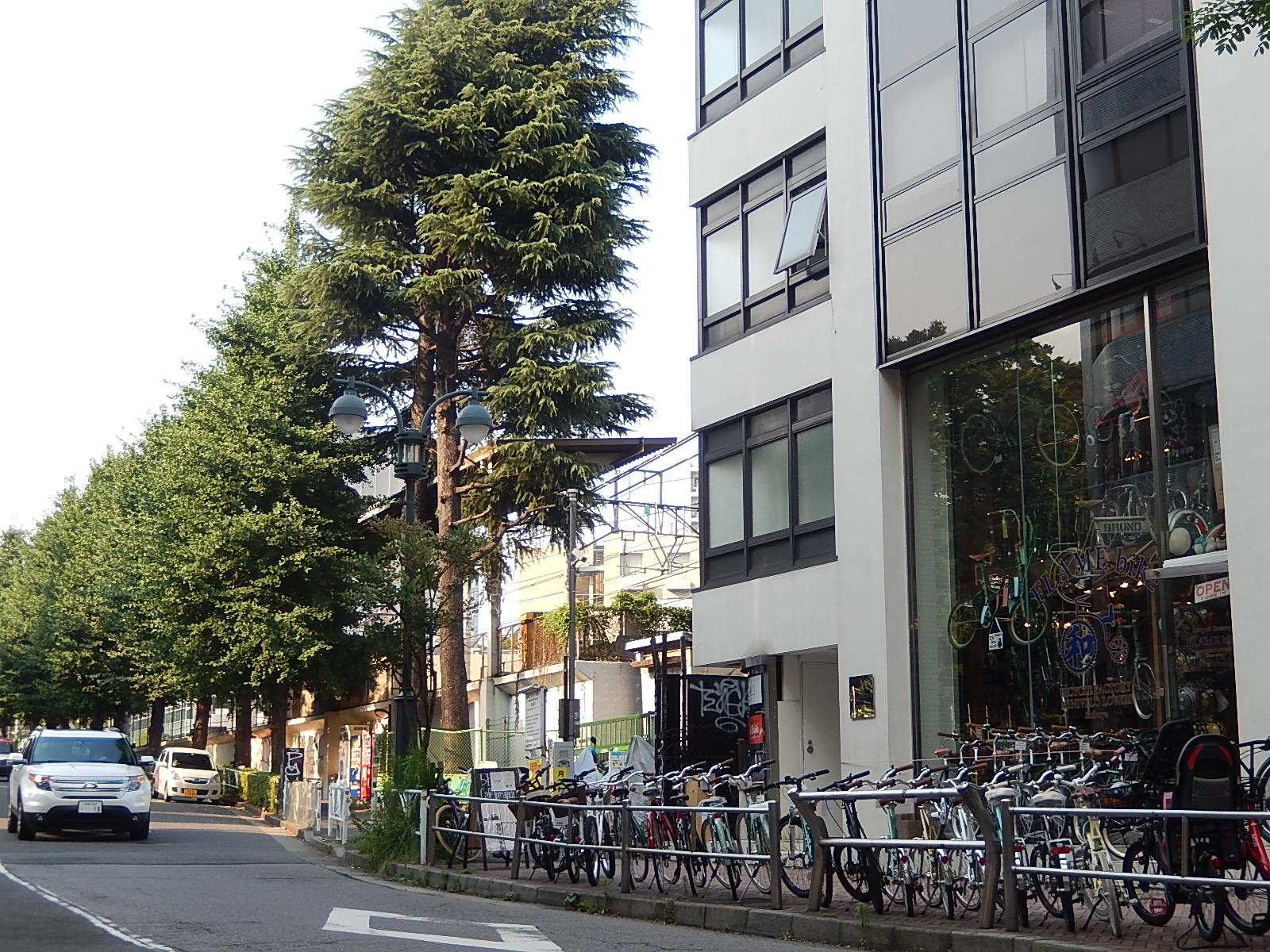 7月15日　渋谷　原宿　の自転車屋　FLAME bike前です_e0188759_1659699.jpg