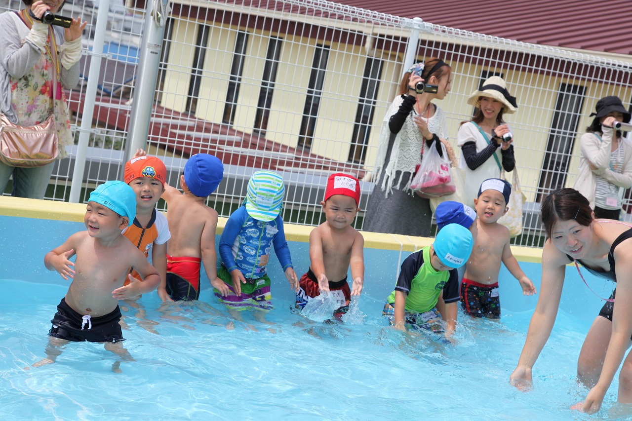 プール参観 りんご 年少 鳳幼稚園