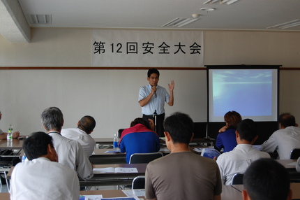 安全大会 ~ 腰痛予防労働衛生 ~_e0332178_103434.jpg