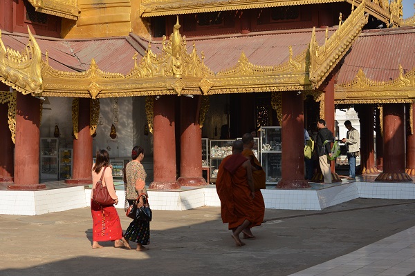 38. ニャンウ―のシュエズィゴン・パゴダ　Shwezigon Pagoda, Nyaung U_f0268294_21043950.jpg