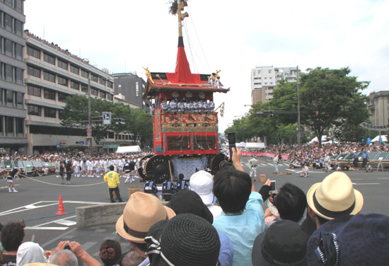 祇園祭 山鉾巡行_e0048413_1902899.jpg