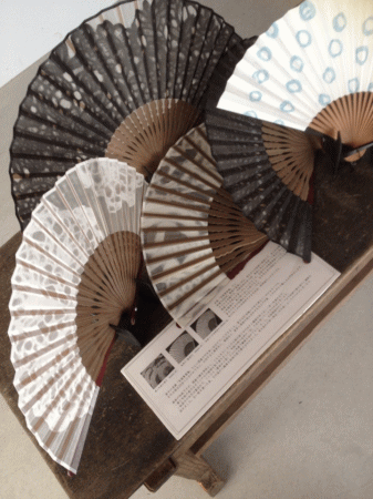 森田千晶個展 【 黒 と 城 】 扇子作品 / ぎゃらりーマドベ _a0251920_15594482.gif