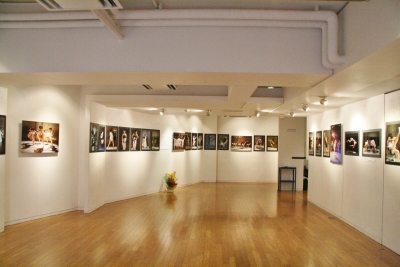 山之上雅信さんのダンス写真展開催中!_d0178431_16431035.jpg