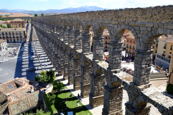 古代ローマの水道橋と旧市街は世界遺産 Dezire Photo Art