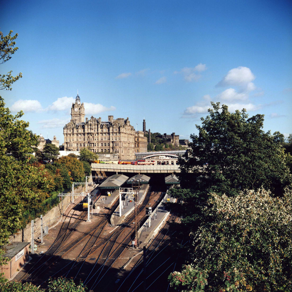 MAMIYA 6で撮ったエディンバラ駅 Edinburgh Waverley_f0117059_22401886.jpg