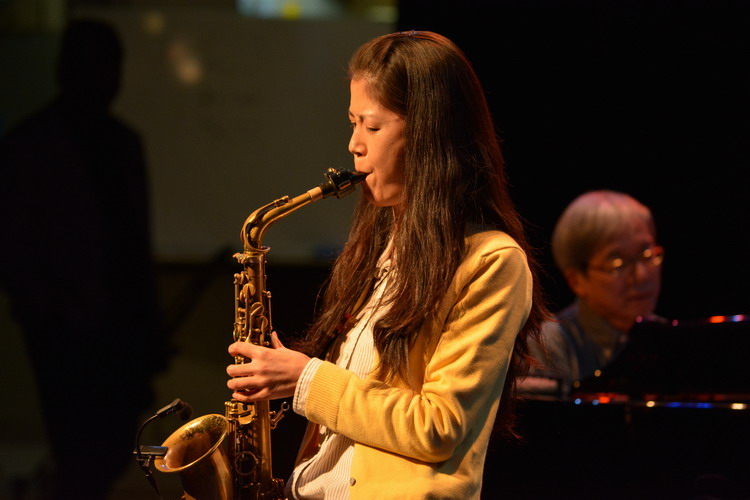 尾崎佳奈子さんのライブのご案内 Utojazz