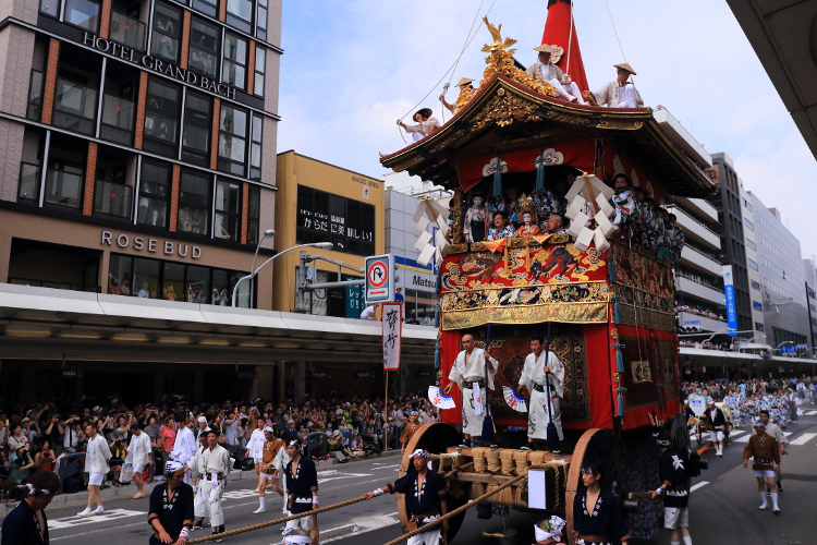 祇園祭　前祭・山鉾巡行　～注連縄切り～_e0051888_5573830.jpg