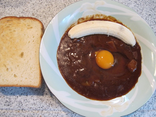 朝は、レトルト大辛・目玉カレー＆金の食パン　昼は、揖保ソーメン＆豚肉の味噌炒め　夜は・・・・_c0075701_2141844.jpg