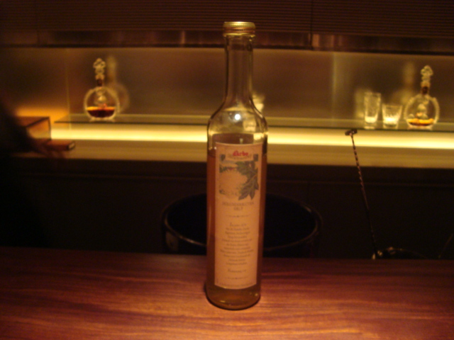 六本木「B bar」へ行く。_f0232060_1645294.jpg