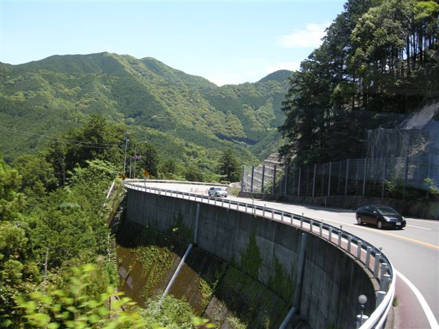 山間部の景色から海の見える景色へ_c0172180_2282592.jpg