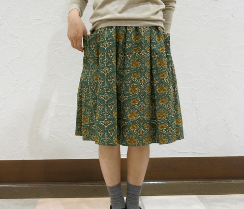 クレスピーから、秋のリバティ柄新作です。_c0227633_13465136.jpg