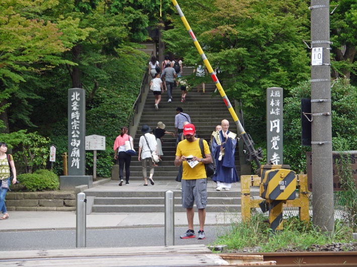 大神輿を円覚寺管長が出迎え：八雲神社例大祭最終日_c0014967_534172.jpg