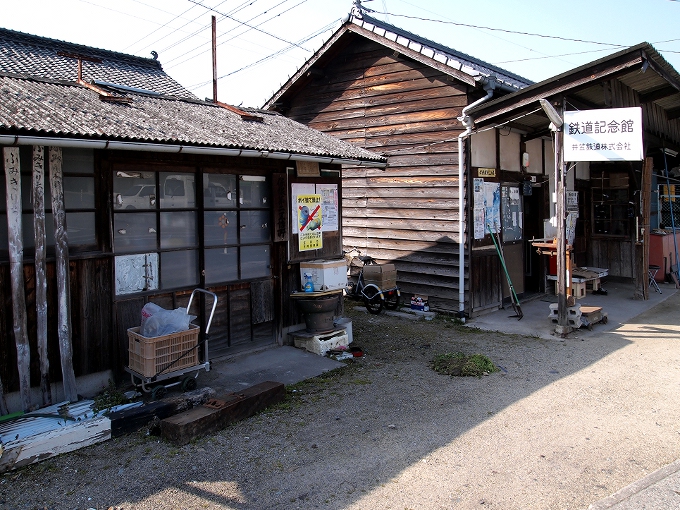 旧井笠軽便鉄道新山駅（井笠鉄道記念館）_f0116479_0352317.jpg