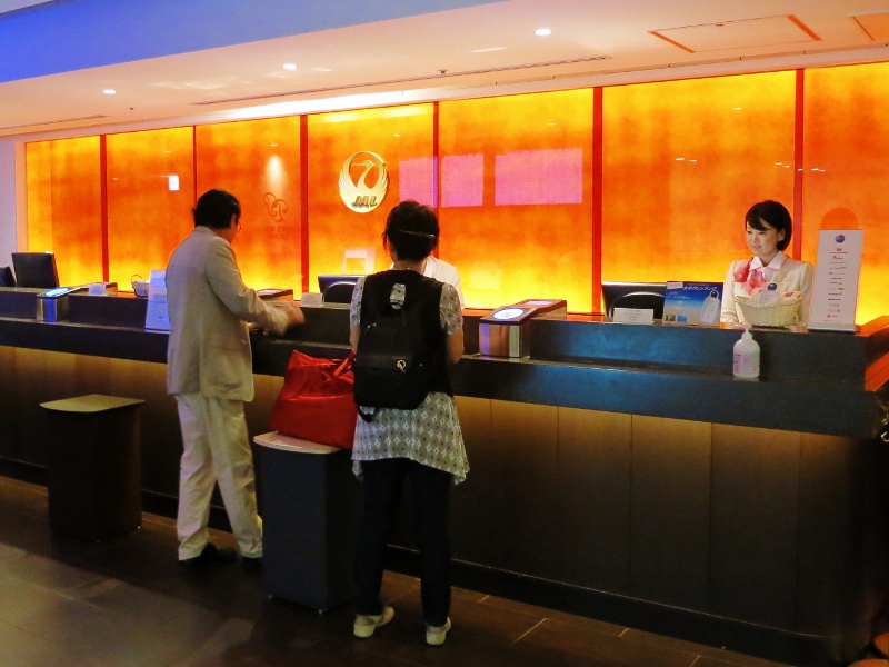 羽田空港・JALサクララウンジ_b0083801_17353628.jpg