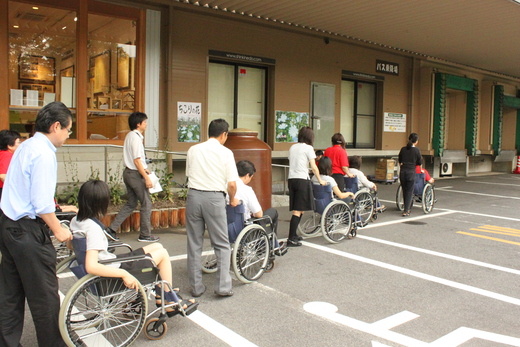 ちこり村で車イス介助の出前講座_d0063218_11455965.jpg