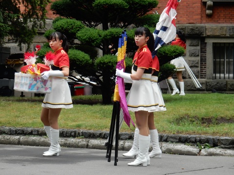 さらに道警音楽隊及びカラーガード隊です 趣味燦燦