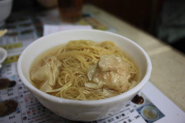 暑い夏、竹で打ちませ雲吞麺～永華麵家_a0132659_22262223.jpg