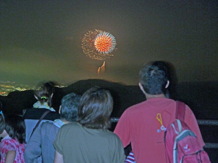 夜空彩る鎌倉花火大会を六国見山展望台から堪能7・23_c0014967_6333140.jpg