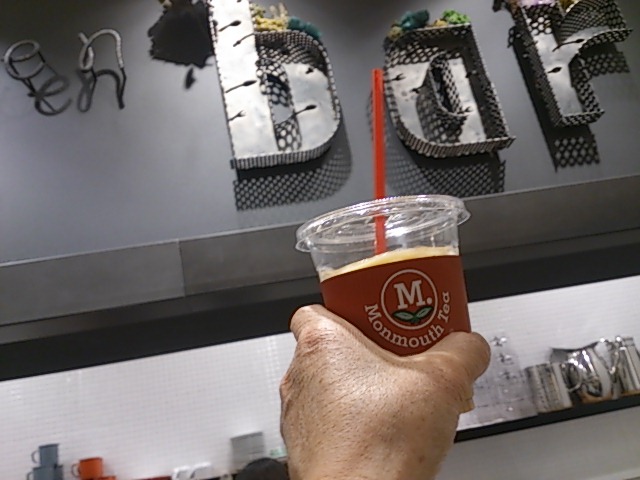 『モンマスティーが飲める店グリーンバー』_a0075684_1162643.jpg