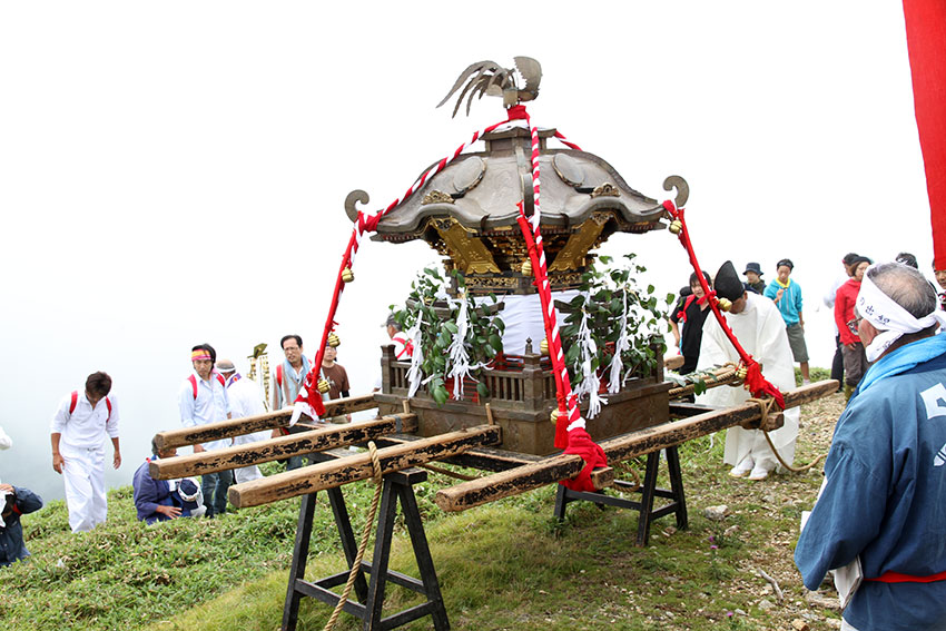 2014年「霊峰剣山山頂大祭(神輿渡御)」-05♪_d0058941_20495563.jpg