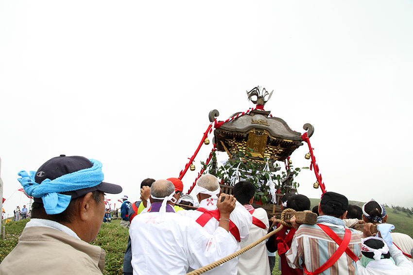 2014年「霊峰剣山山頂大祭(神輿渡御)」-05♪_d0058941_20512472.jpg