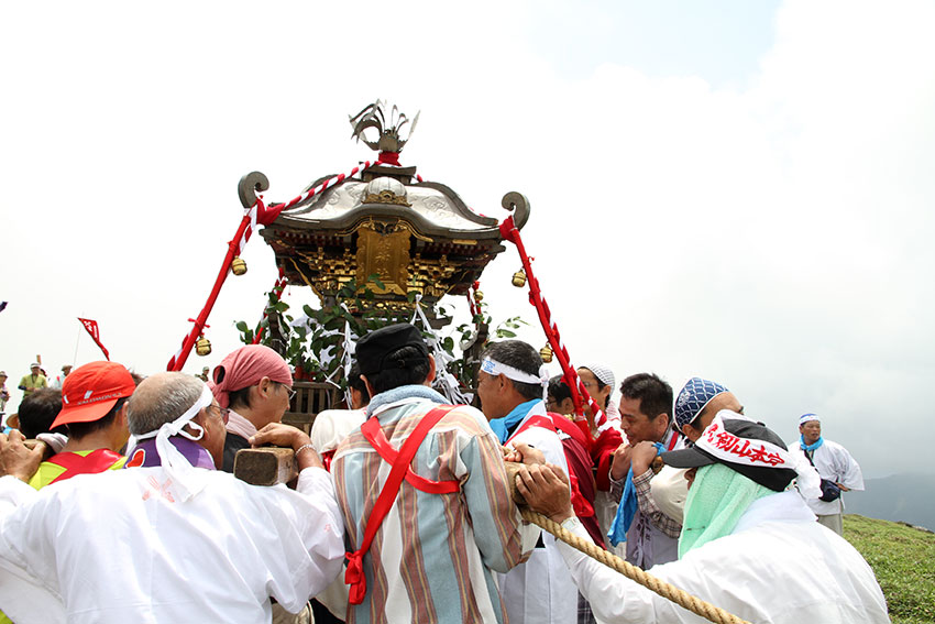 2014年「霊峰剣山山頂大祭(神輿渡御)」-05♪_d0058941_210552.jpg