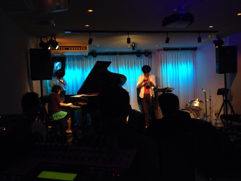 Jazzlive comin 広島 薬研堀 本日土曜日のライブ!_b0115606_12112468.jpg