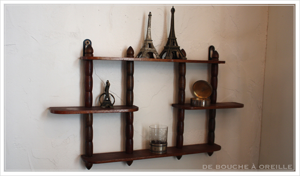 ancienne étagère murale en bois 古い飾り棚_d0184921_14364744.jpg