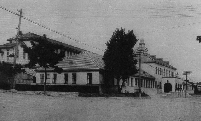 函館区立病院外来診療棟(建築家・関根要太郎函館作品再訪、その2)_f0142606_7572697.jpg