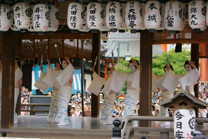 祇園祭花傘巡行　舞踊奉納_e0177413_21435916.jpg