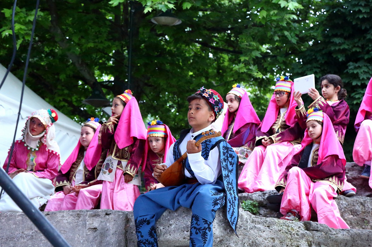 トルコの民族衣装と伝統的な踊り イスタンブール その１９ 旅プラスの日記