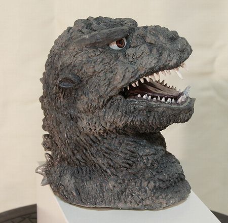 てんつく工芸 総攻撃ゴジラ胸像 オマケ付き レジンキット【未開封】 総攻撃ゴジラ胸像〜キングギドラの頭のおまけ付〜 : てんつく