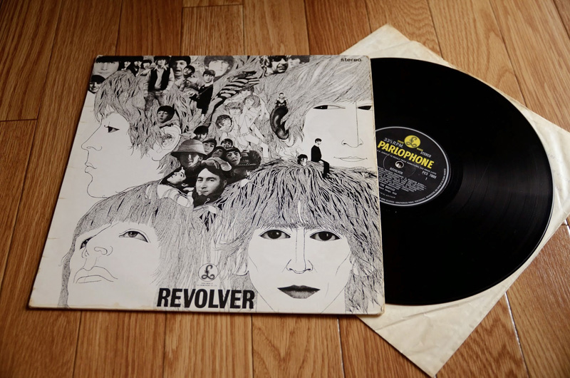 The Beatles / Revolver (UK,Original,Stereo) : “Spinning Away”