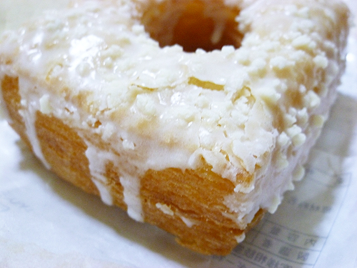 【菓子パン】ドーワッツ レモン＆ホワイトクランチ＠ヤマザキ_c0152767_2191062.jpg
