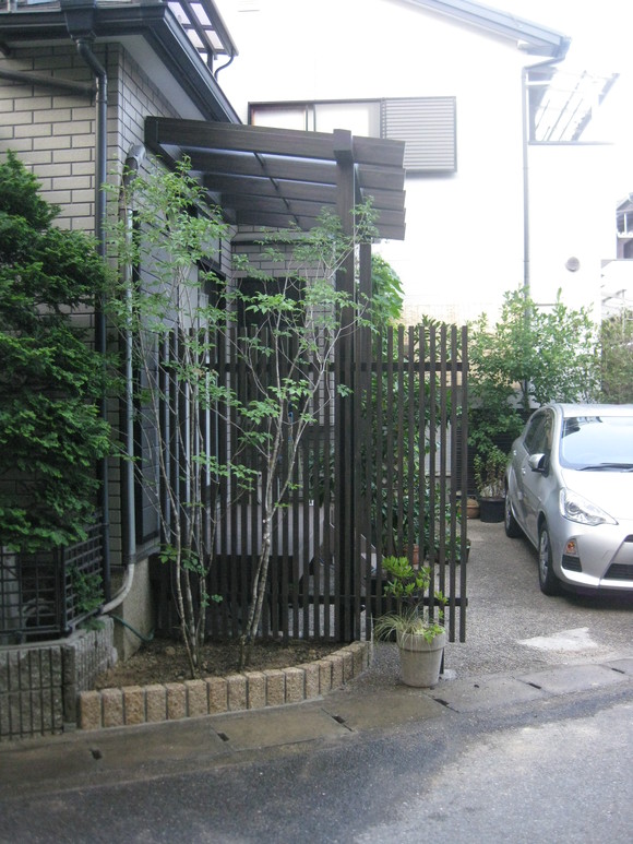 ガレージスペースを有効活用_e0128446_15115165.jpg