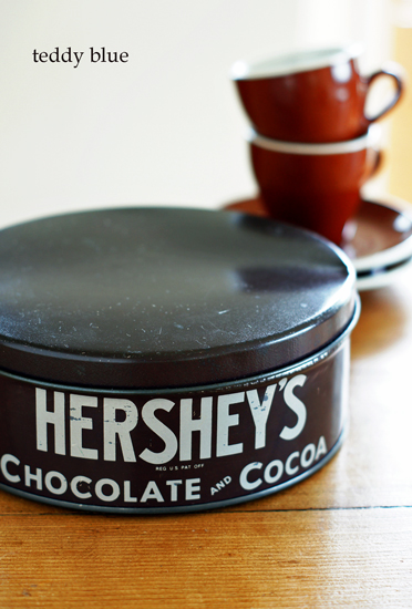 vintage Hershey\'s chocolate can  ハーシーズチョコレート缶_e0253364_20494724.jpg