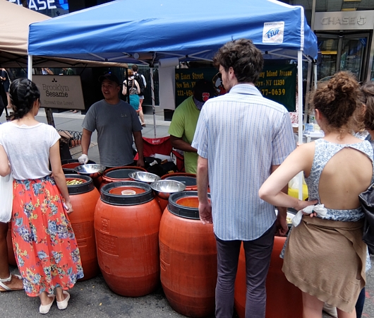 NYのストリート・フェアで世界の食文化を楽しもう Taste of Jewish Culture_b0007805_22192062.jpg