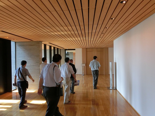 木の香に癒される 新木場の「東京木材会館」_f0141310_731694.jpg