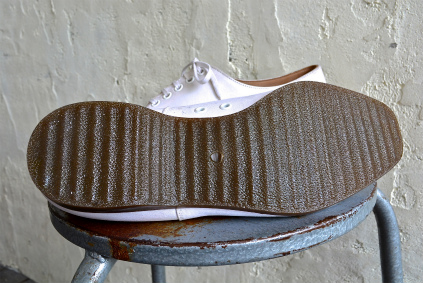 U.K. army white shoes_f0226051_1372811.jpg