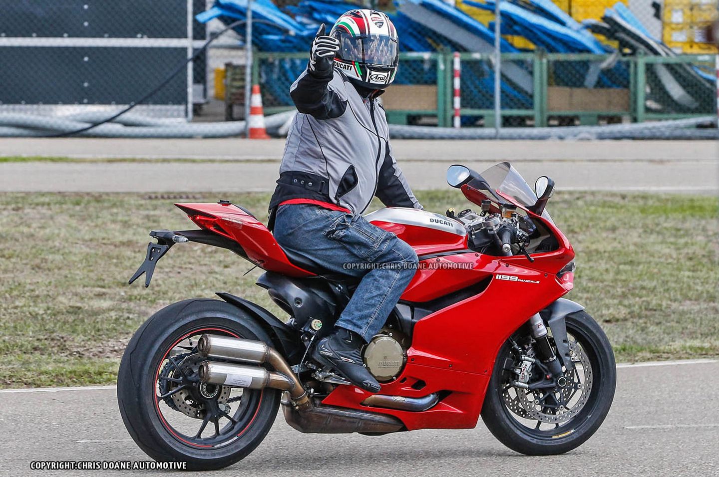 Ducati 1199 Panigale R 2015年ﾓﾃﾞﾙ?_f0004270_20443811.jpg