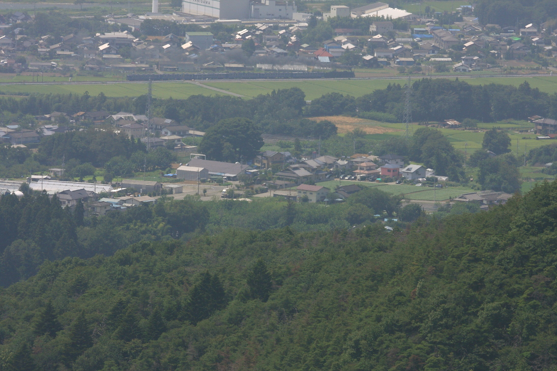 緑の山の向こうに青く霞む汽車が見えた - 2013年・上越線 - _b0190710_2315147.jpg